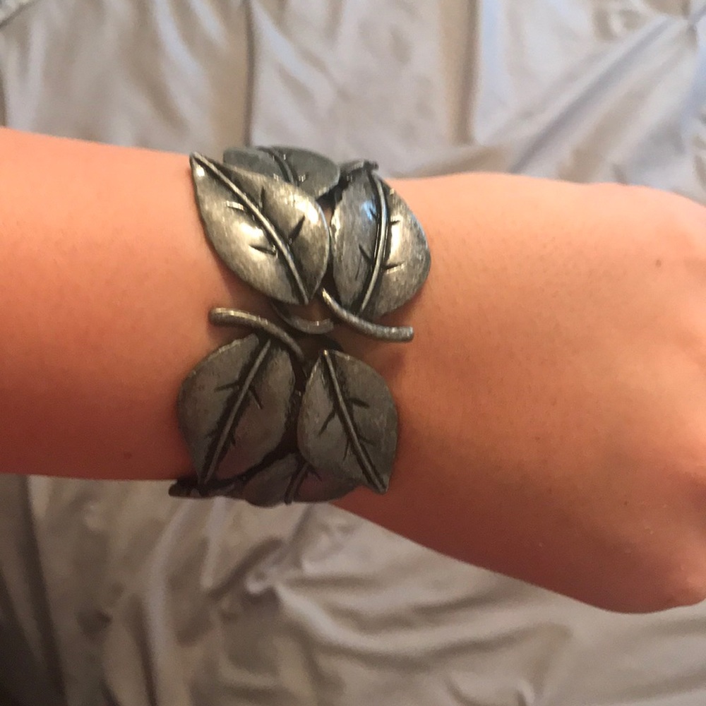 ♥️ Silver Flower Cuff Bracelet